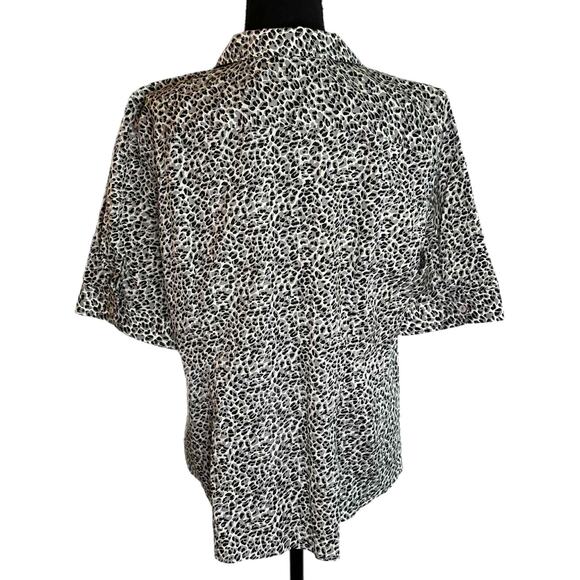 D10 Talbots Women's B&W Animal Print Button Front Shirt, Size 16, Pre-owned - Picture 2 of 7